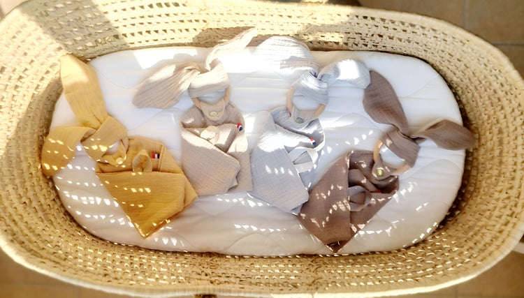 couffin avec 4 doudous lange