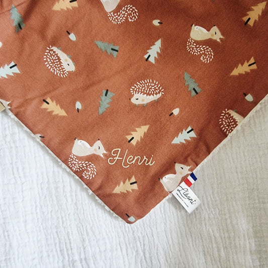 Doudou lapin marron – imprimé hérissons & écureuils Llooni