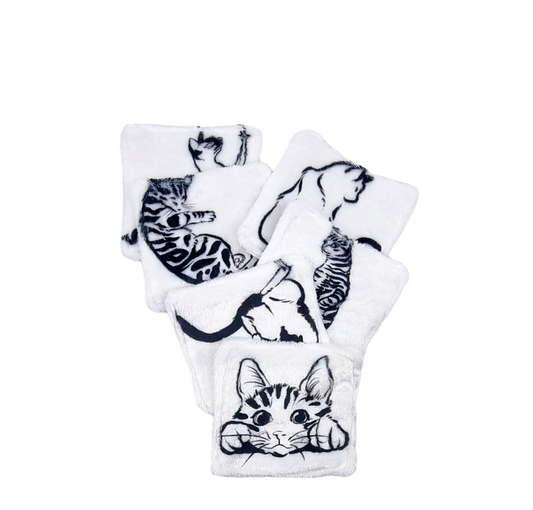Cleansing makeup remover wipes - Black and white cats