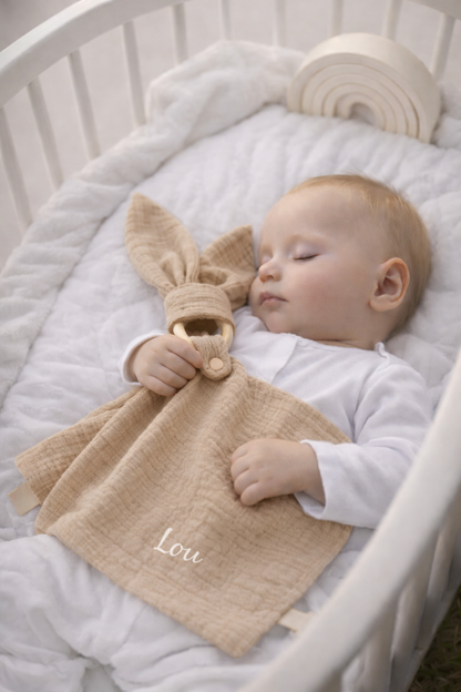 Doudou lapin personnalisable en lange double gaze · Beige