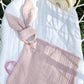 doudou-bebe-rose-poudre-made-in-france-dans-couffin