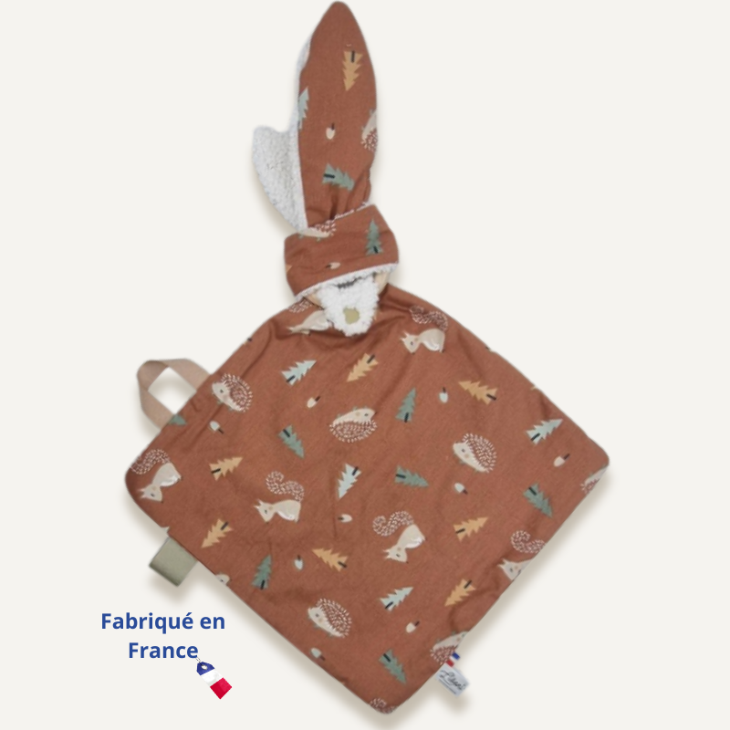Doudou lapin marron – imprimé hérissons & écureuils Llooni
